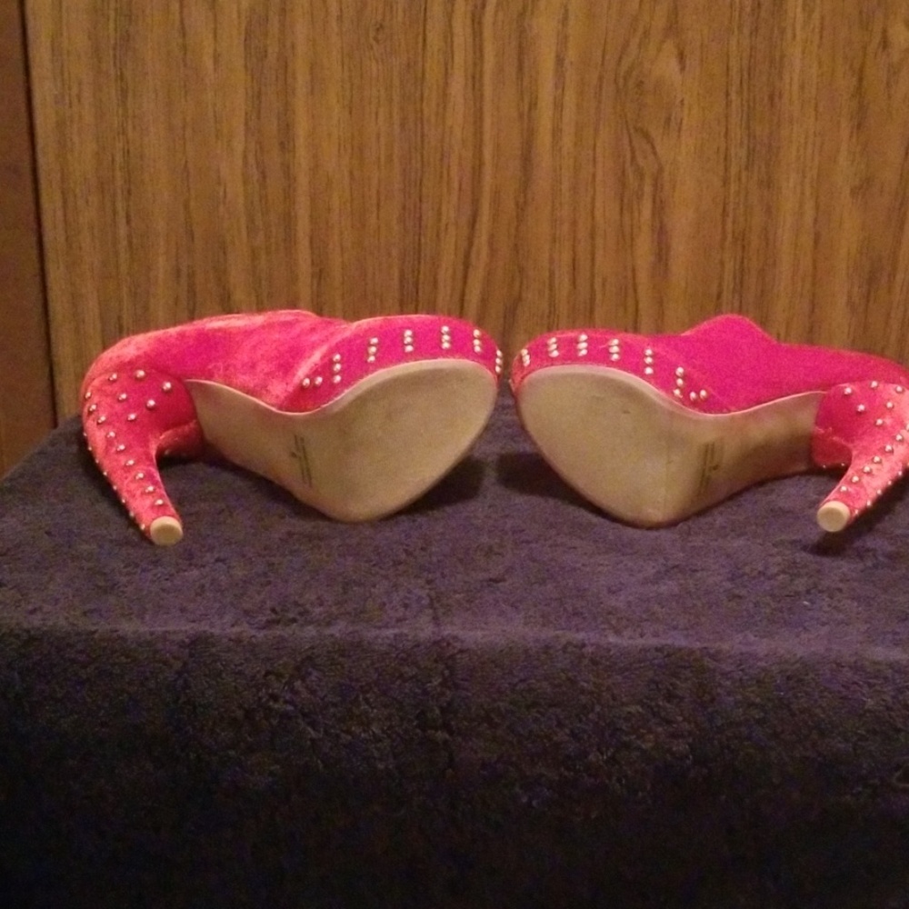 Red Chic Shoes - Picture 4 of 4